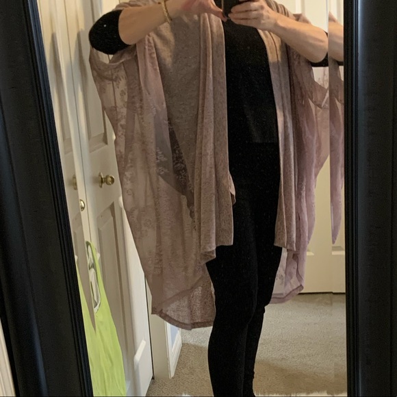 Pretty kimono barely worn - Picture 6 of 8